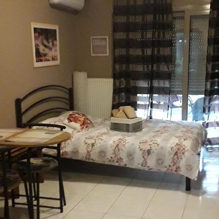 Central Bright Studio With Balkony Apartment เทสซาโลนิกิ ภายนอก รูปภาพ