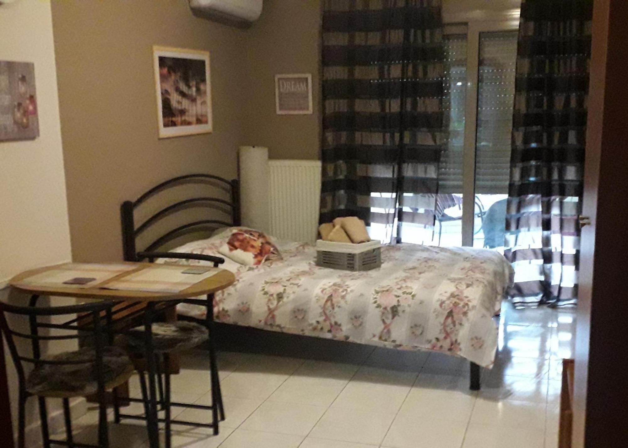 Central Bright Studio With Balkony Apartment เทสซาโลนิกิ ภายนอก รูปภาพ