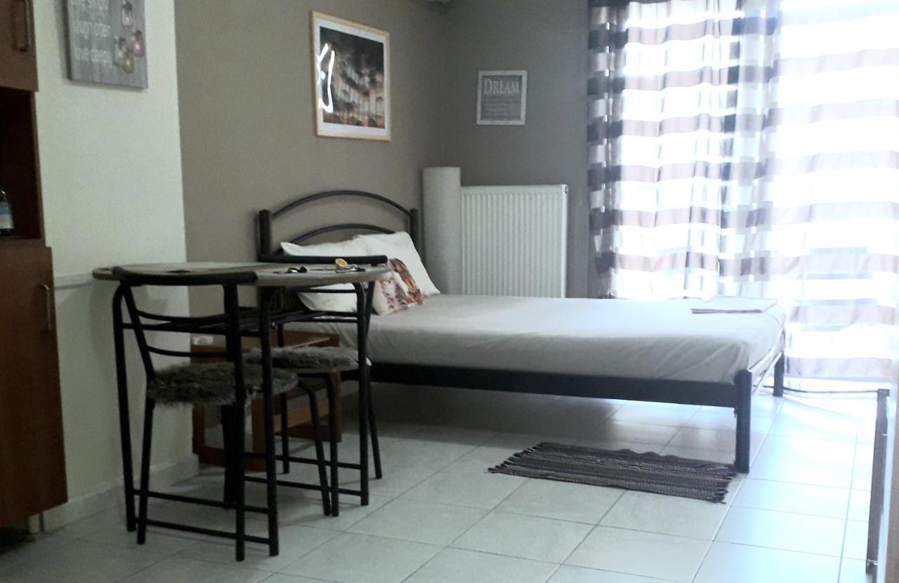 Central Bright Studio With Balkony Apartment เทสซาโลนิกิ ภายนอก รูปภาพ