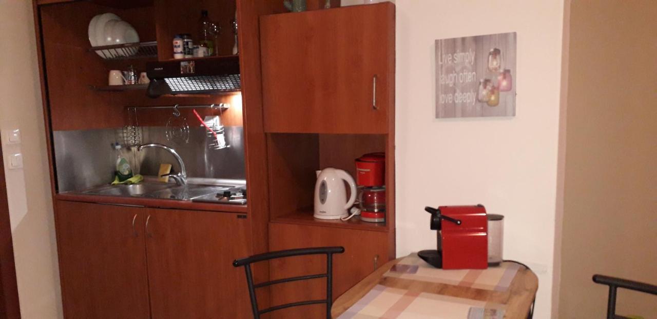 Central Bright Studio With Balkony Apartment เทสซาโลนิกิ ภายนอก รูปภาพ
